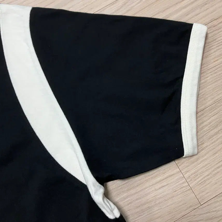 [BUNJANG] Satur Logo Patch Short Sleeve T-shirt Black / [Satur] 세터 로고 와펜 반팔 티셔츠 블랙