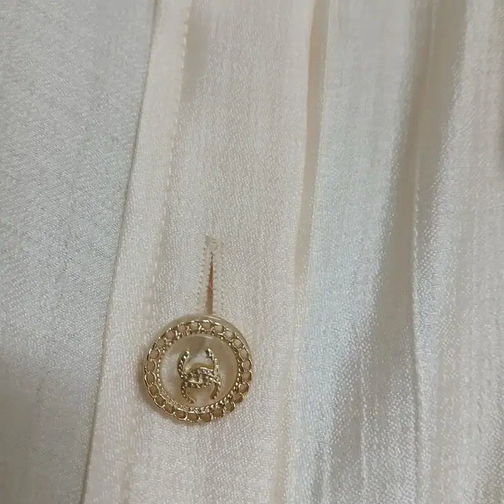 [BUNJANG] Chanel Button Short Sleeve Shirt / 샤넬단추셔츠