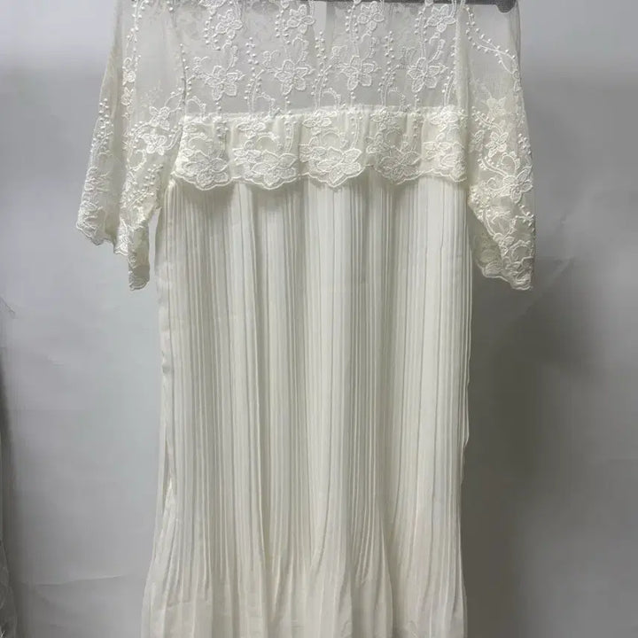 [BUNJANG] Bose Pleated Floral Lace Mini Dress / 플리츠 레이스 원피스