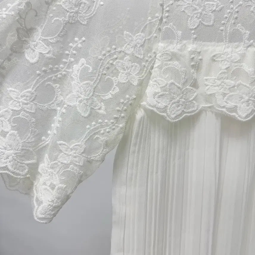 [BUNJANG] Bose Pleated Floral Lace Mini Dress / 플리츠 레이스 원피스