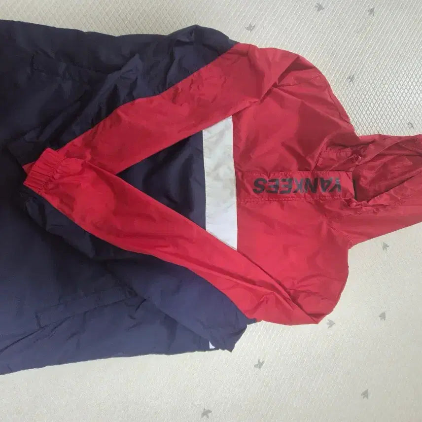 [BUNJANG] MLB New York Yankees Anorak Windbreaker Hoodie Jacket / 엠엘비 양키즈 아노락  바람막이 후드 자켓 블랙/그레이