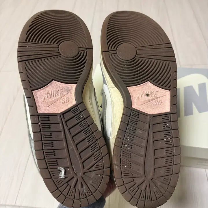[SOLD OUT] [285] 나이키 유토 SB 덩크 로우 울프 그레이