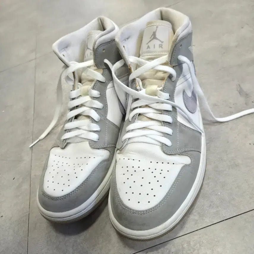 [BUNJANG] Nike Air Jordan 1 Mid Wolf Grey / 나이키 에어 조던1 미드 울프 그레이 275