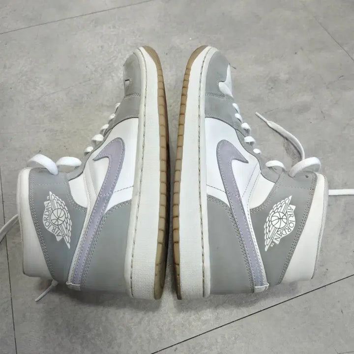 [BUNJANG] Nike Air Jordan 1 Mid Wolf Grey / 나이키 에어 조던1 미드 울프 그레이 275