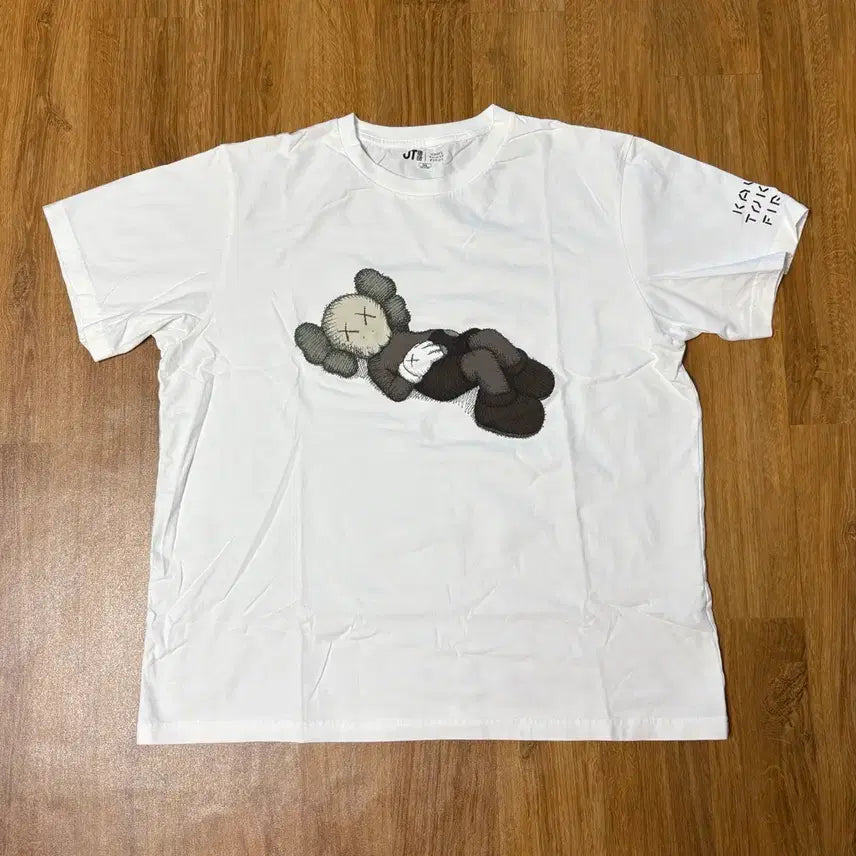 [BUNJANG] Uniqlo Kaws Tokyo First T-Shirt / Kaws 유니클로 도쿄 티셔츠 화이트