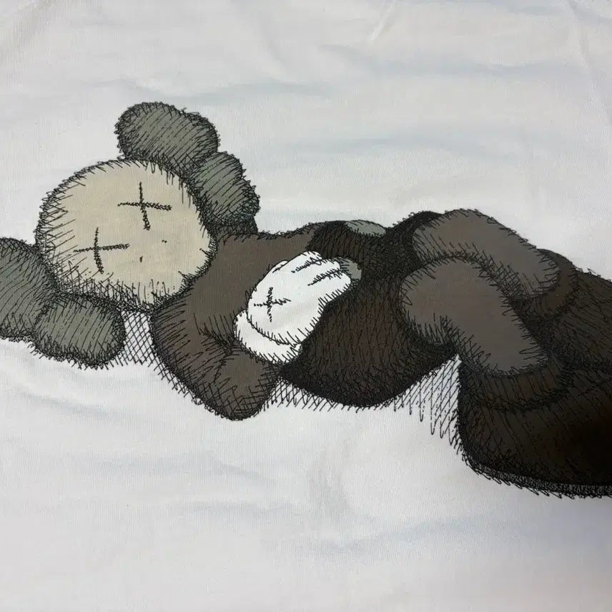 [BUNJANG] Uniqlo Kaws Tokyo First T-Shirt / Kaws 유니클로 도쿄 티셔츠 화이트