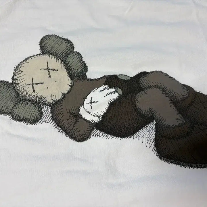 [BUNJANG] Uniqlo Kaws Tokyo First T-Shirt / Kaws 유니클로 도쿄 티셔츠 화이트