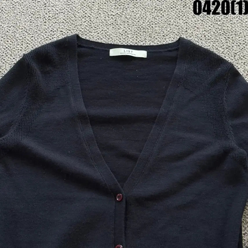 [BUNJANG] LIST Black V-Neck Cardigan (Size S) / LIST 블랙 브이넥 가디건 S
