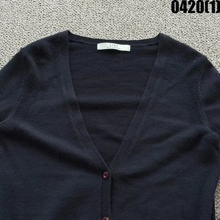 [BUNJANG] LIST Black V-Neck Cardigan (Size S) / LIST 블랙 브이넥 가디건 S