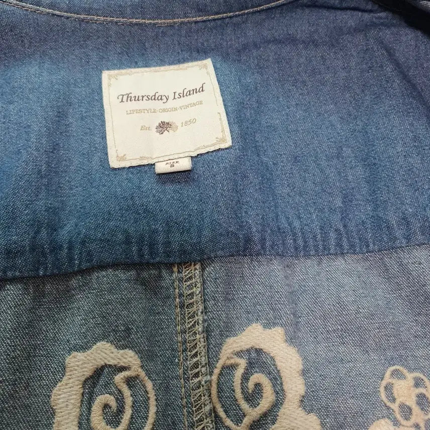 [BUNJANG] Thursday Island Floral Embroidered Denim Jacket / Thursday Island 플라워 자수 데님 자켓s