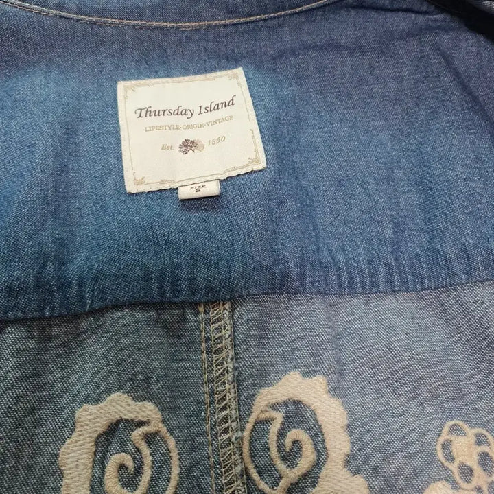 [BUNJANG] Thursday Island Floral Embroidered Denim Jacket / Thursday Island 플라워 자수 데님 자켓s
