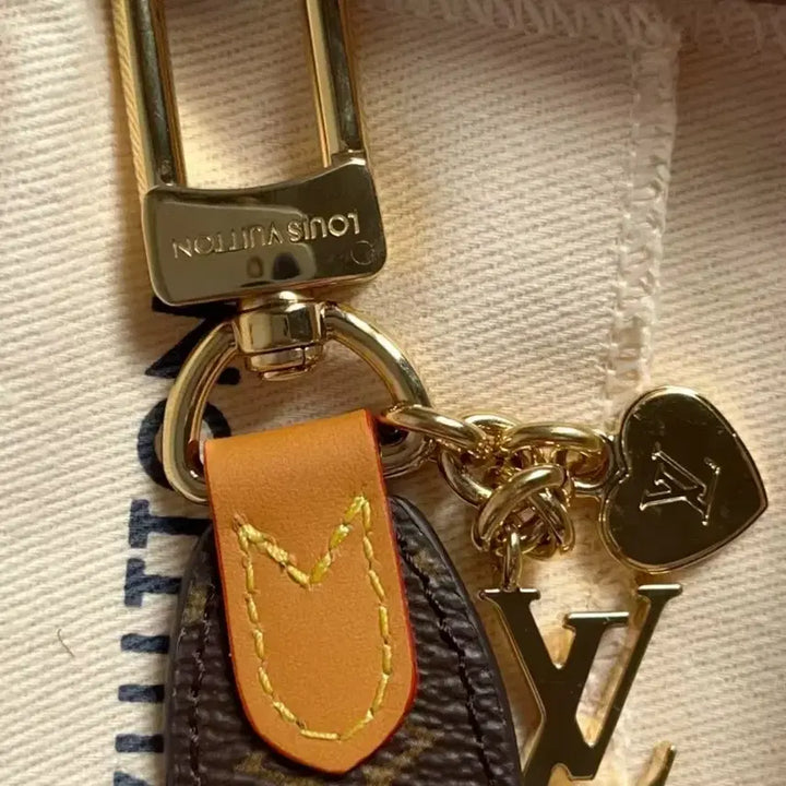 [BUNJANG] Louis Vuitton Brown Heart Logo Keyring / 루이비통 브라운 키링