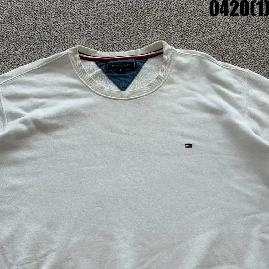 [BUNJANG] Tommy Hilfiger White Crewneck T-Shirt L / 타미힐피거 화이트 맨투맨 티셔츠 L