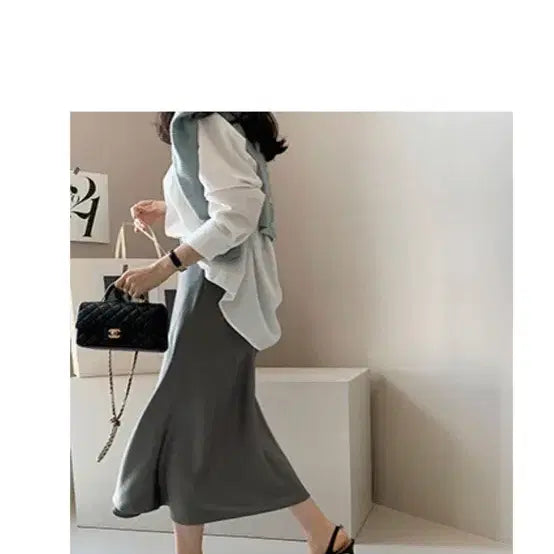[SOLD OUT] 데일리룩 실루엣새틴스커트 카키그레이 s사이즈