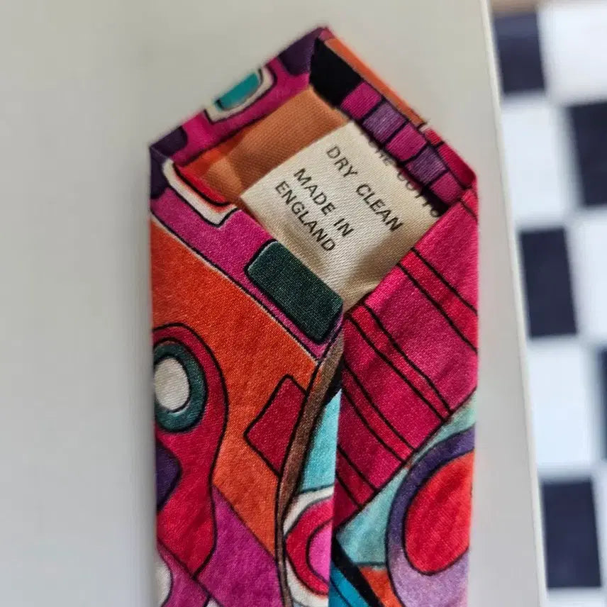 [BUNJANG] Vintage Graffiti Photography Tie / 영국산 빈티지 포토 그래피티 넥타이