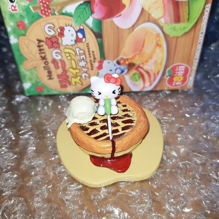 [BUNJANG] Re-Ment Sanrio Hello Kitty Apple Pie Figure / 리멘트 산리오 헬로키티 사과숲의스위츠 애플파이 피규어 팝니다