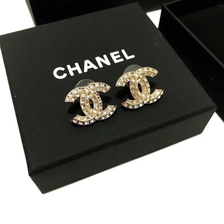 [BUNJANG] Chanel CC Crystal Earrings Gold 9mm / 샤넬 CC 크리스탈 귀걸이 골드 9mm
