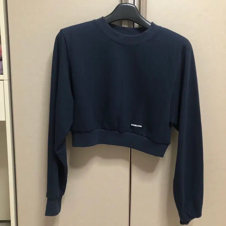 [BUNJANG] Bad Blood Cropped Sweatshirt Navy / [새상품] 배드블러드 크롭 맨투맨 - 네이비