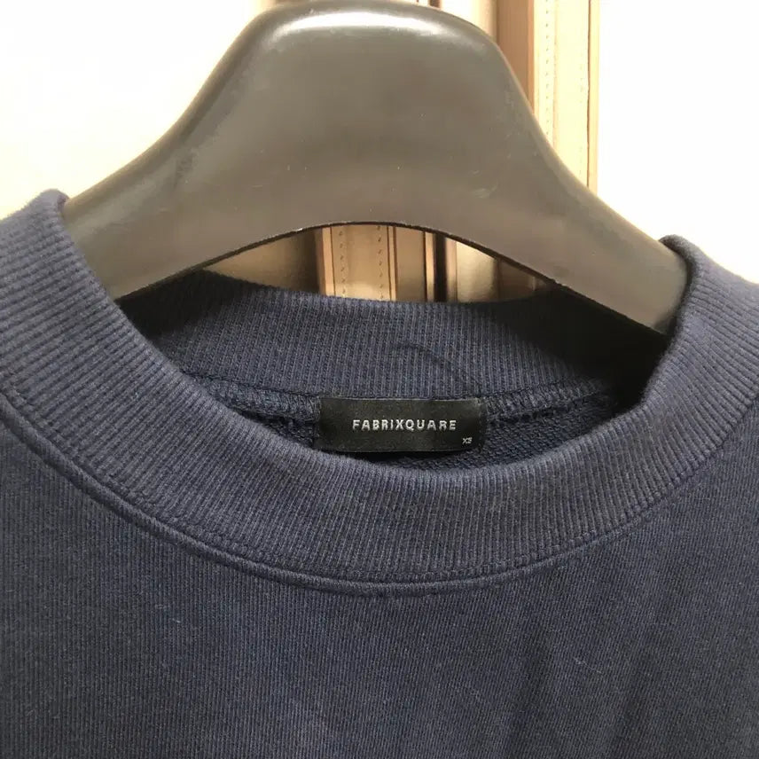 [BUNJANG] Bad Blood Cropped Sweatshirt Navy / [새상품] 배드블러드 크롭 맨투맨 - 네이비