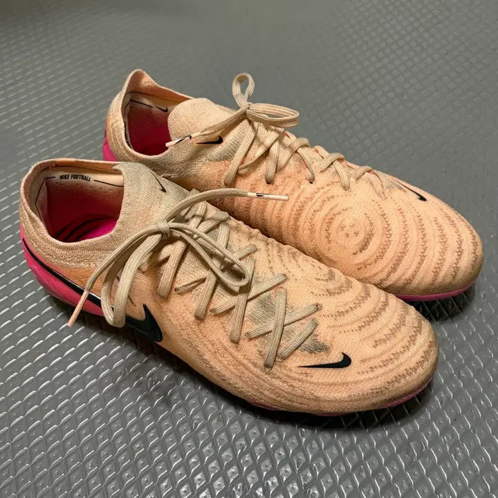 [BUNJANG] Nike Phantom GX2 Elite AG 245 Soccer Cleats / 나이키 팬텀 gx2 엘리트 ag 245