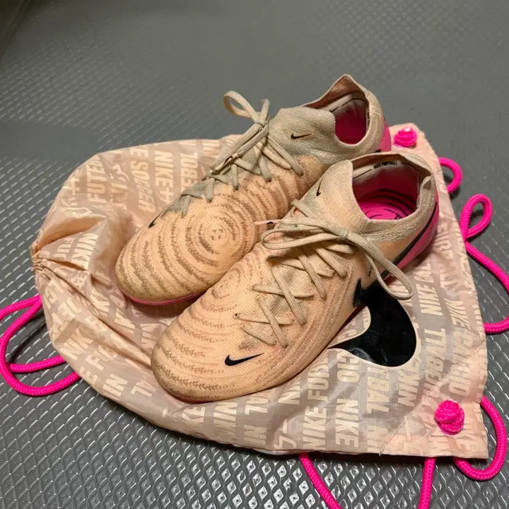 [BUNJANG] Nike Phantom GX2 Elite AG 245 Soccer Cleats / 나이키 팬텀 gx2 엘리트 ag 245