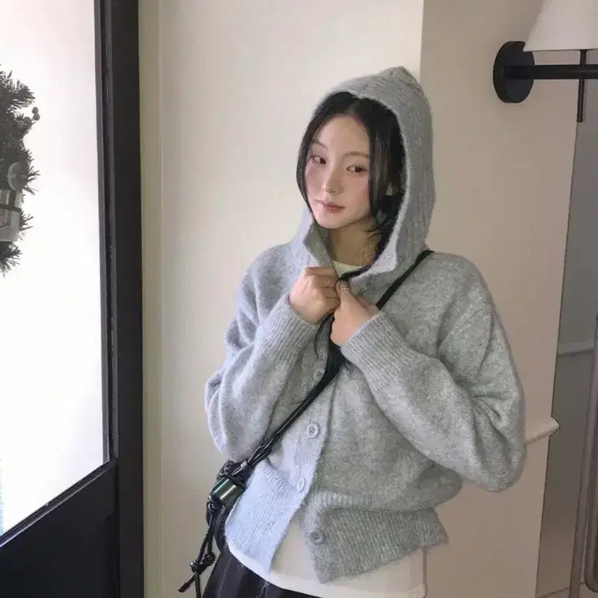 [SOLD OUT] 에이블리 울하이넥후드니트가디건 소라그레이