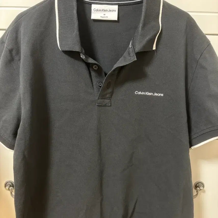[BUNJANG] Calvin Klein Karity T-Shirt Medium / 캘빈 클라인 카리티 사이즈 M 득템하세요!
