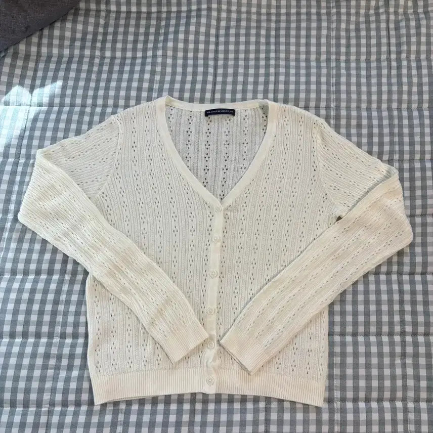 [BUNJANG] Brandy Melville Punching Cardigan / 브랜디멜빌 펀칭가디건