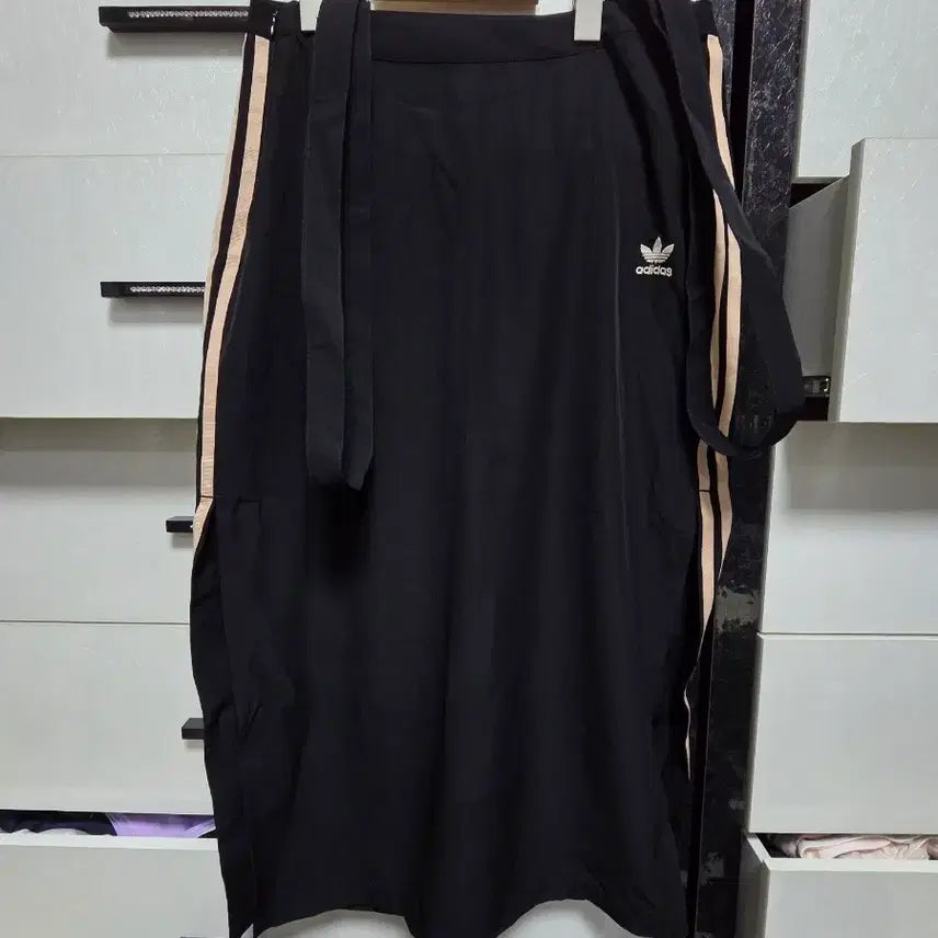 [BUNJANG] Adidas Three-Stripe Black Skirt / 아디다스 삼선 블랙 스커트