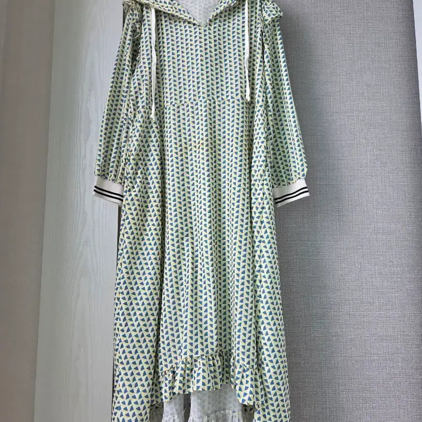 [BUNJANG] Pattern Frill Hood Asymmetrical Long Dress / 패턴 프릴 후드 언발풍성롱원피스