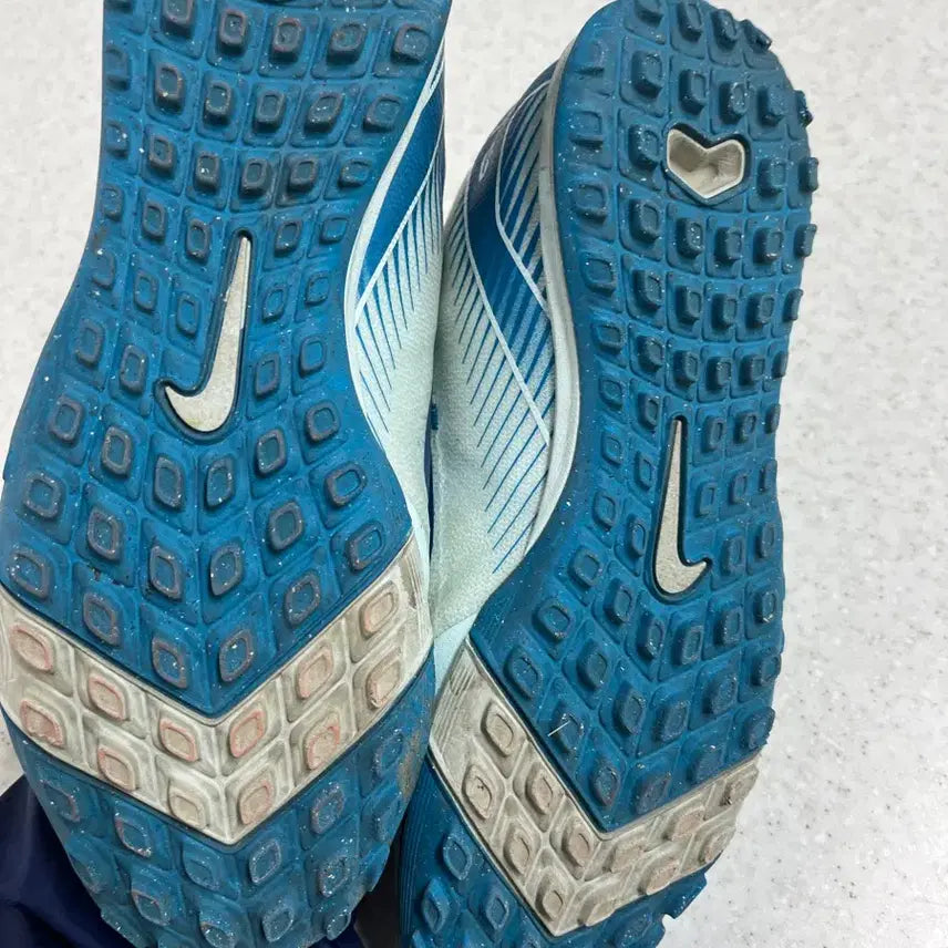 [BUNJANG] Nike Mercurial Vapor 16 Pro TF Sneakers / 나이키 머큐리얼 베이퍼16 프로 tf 255