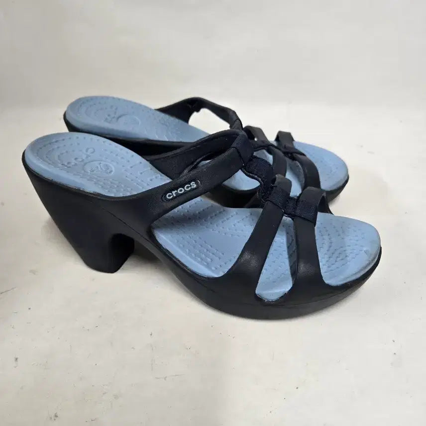 [BUNJANG] Crocs Platform Sandal Black/Blue W6 / 크록스 힐 샌들 블랙/블루w6 230mm