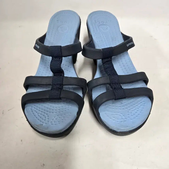 [BUNJANG] Crocs Platform Sandal Black/Blue W6 / 크록스 힐 샌들 블랙/블루w6 230mm