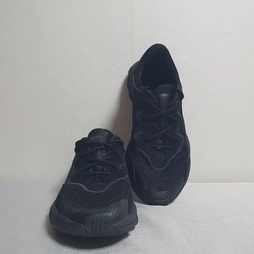 [SOLD OUT] 아디다스 오즈위고 트리플블랙 240mm