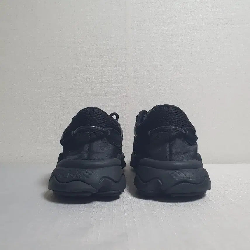 [SOLD OUT] 아디다스 오즈위고 트리플블랙 240mm
