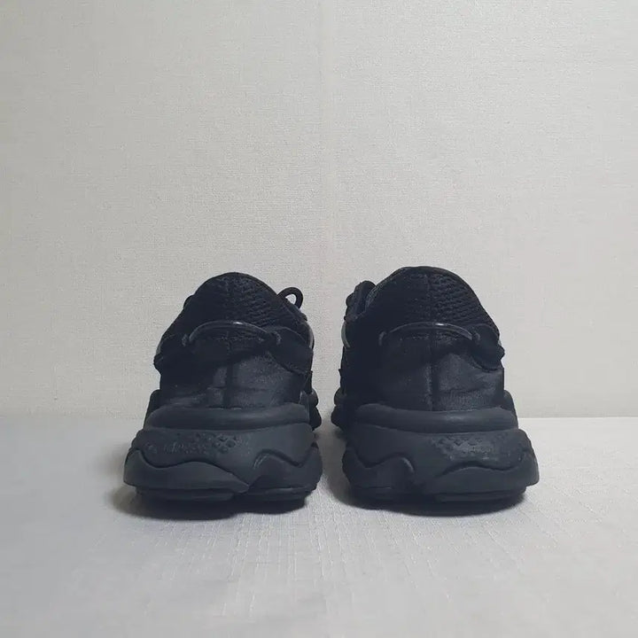 [SOLD OUT] 아디다스 오즈위고 트리플블랙 240mm