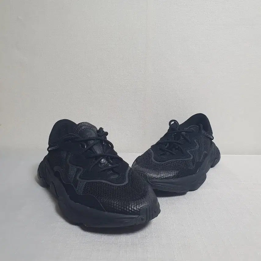 [SOLD OUT] 아디다스 오즈위고 트리플블랙 240mm