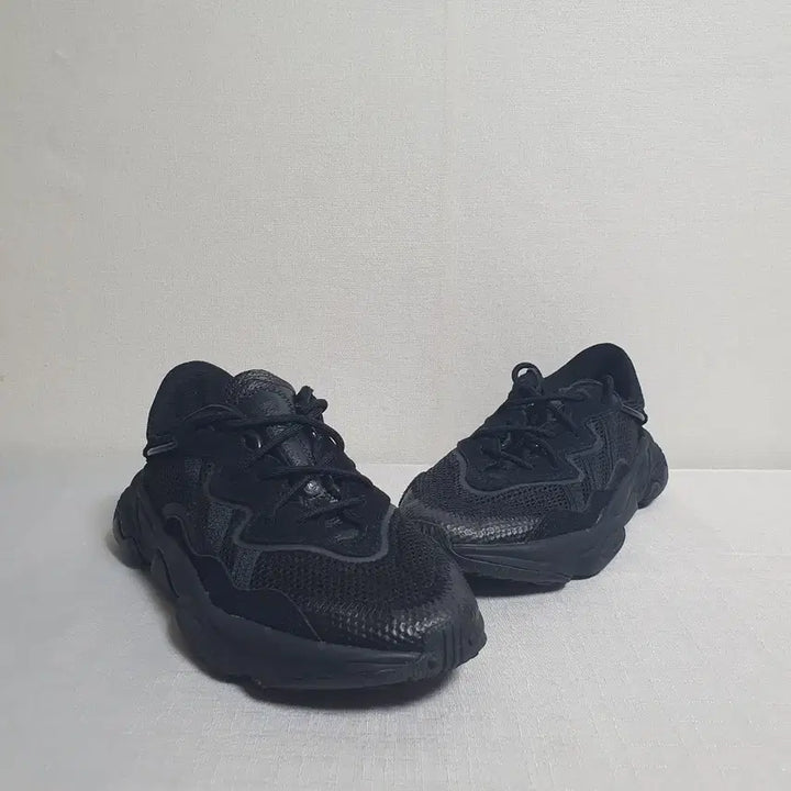 [SOLD OUT] 아디다스 오즈위고 트리플블랙 240mm
