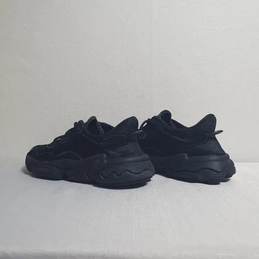 [SOLD OUT] 아디다스 오즈위고 트리플블랙 240mm