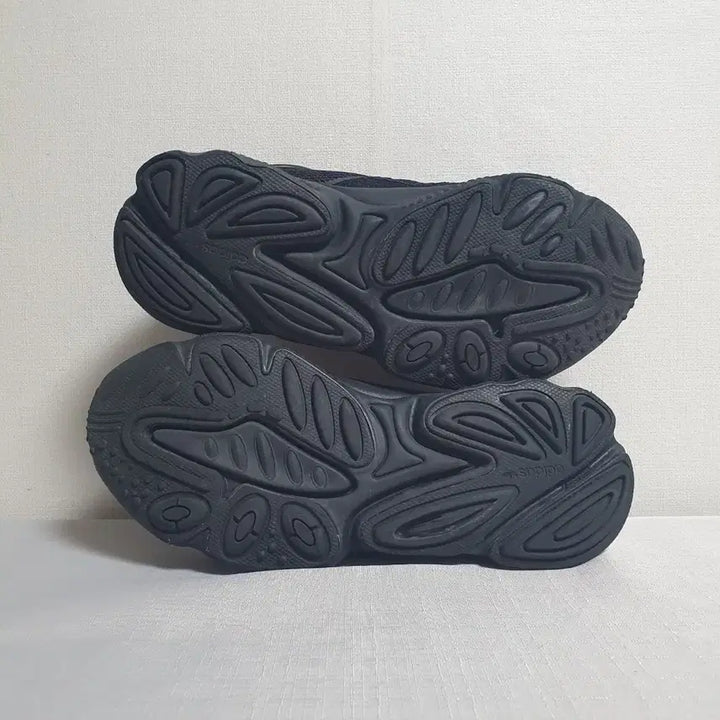 [SOLD OUT] 아디다스 오즈위고 트리플블랙 240mm