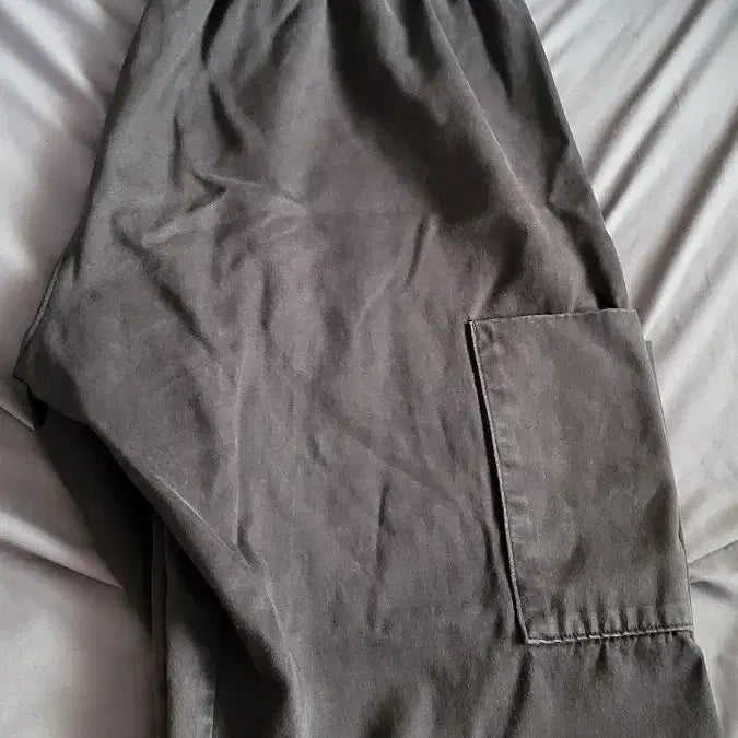 [BUNJANG] Yeezy Gap Satin Cargo Pants XL / Yeezy gap 이지 갭 사틴 카고 팬츠 xl