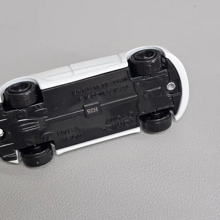 [BUNJANG] Tomica Tesla Model 3 Die-cast Car 