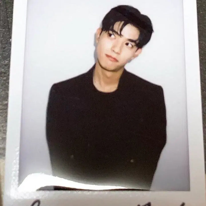 [BUNJANG] Lomon Signed Polaroid / 배우 로몬 싸인 폴라로이드 싸폴 지우학