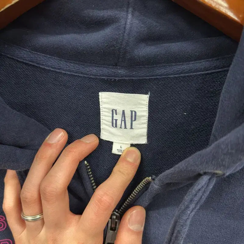 [BUNJANG] GAP Casual Printing Logo Hooded Zip-up Jacket L / 갭 GAP 캐주얼 프린팅로고 후드집업 L A09614