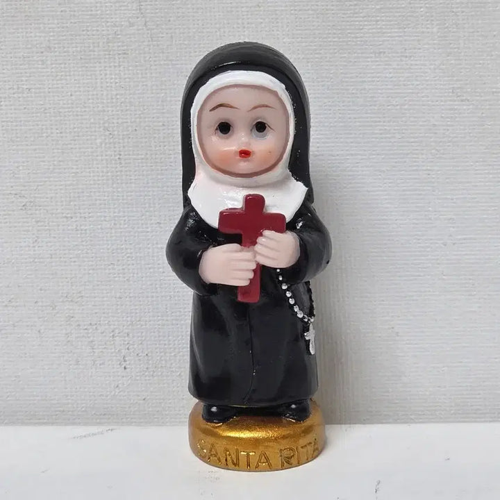 [BUNJANG] Antique Saint Rita Resin Figurine with Cross / 리타 성녀 앤틱 레진 피규어 가톨릭 성녀 십자가
