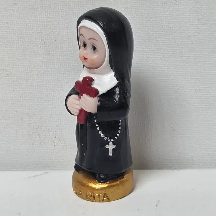 [BUNJANG] Antique Saint Rita Resin Figurine with Cross / 리타 성녀 앤틱 레진 피규어 가톨릭 성녀 십자가