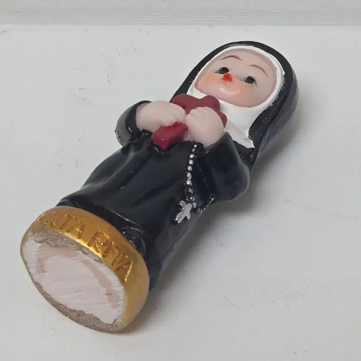 [BUNJANG] Antique Saint Rita Resin Figurine with Cross / 리타 성녀 앤틱 레진 피규어 가톨릭 성녀 십자가
