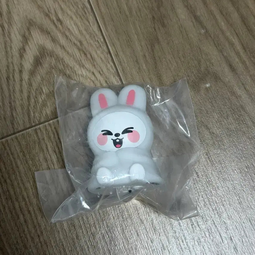 [SOLD OUT] 스키주 리빗 라이트가챠 팔아요