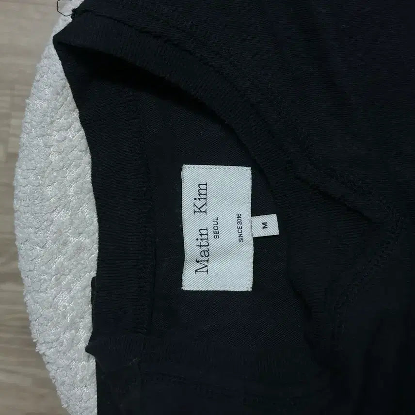 [SOLD OUT] 마뗑킴 로고 타이포 슬리브리스