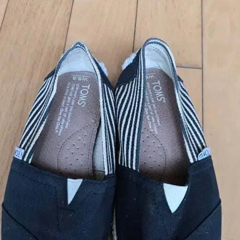 [BUNJANG] Toms Black Stripe Slip-on Shoes W6.5 / 탐스 블랙 스트라이프 슬립온 W6.5